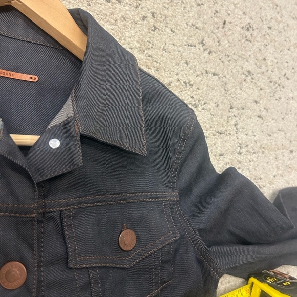 Sessun M NWOT dark blue denim “Tosca”
Jean Jacket with Modern Design- stiffer - Picture 7 of 14